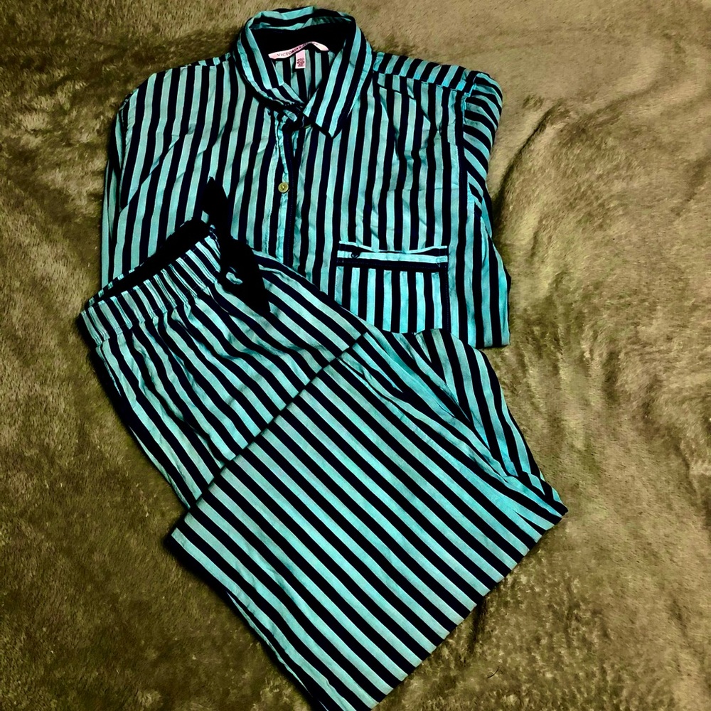 Gently used Victoria Secret pajama set.